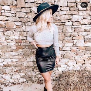 Gray cropped ribbed long sleeve